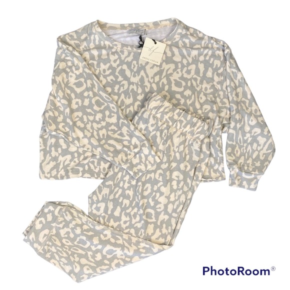 Dress Forum Sweaters - Dress Forum 2 Piece Lounge Set